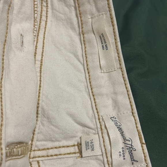 Universal Threads Vintage Midi Cream Shorts - Picture 4 of 4